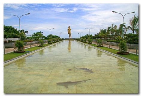 david statue davao|Davao Baywalk (Seawalk) .